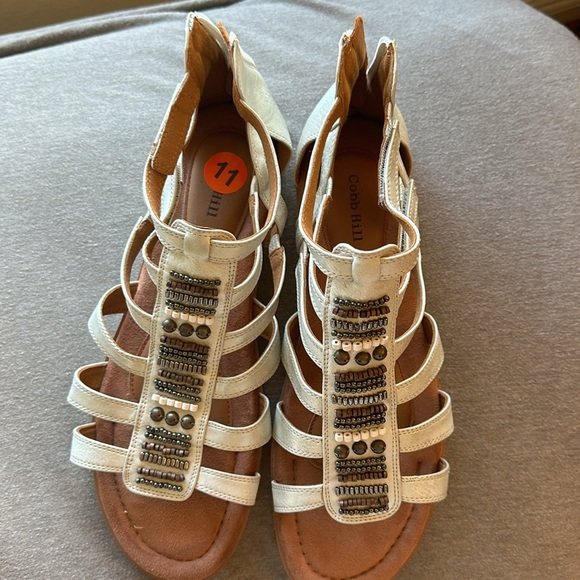 New Women’s size 11 Gladia  style sandals - Picture 3 of 6